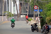 Hai người đàn ông bốc cháy trên cầu ở Sài Gòn Hai người đàn ông bốc cháy trên cầu ở Sài Gòn
