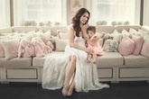 Ái nữ của tỷ phú F1 không ngần ngại khoe ảnh mặc lộng lẫy cho con bú Ái nữ của tỷ phú F1 không ngần ngại khoe ảnh mặc lộng lẫy cho con bú