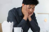 Ba của bạn gái nợ tiền tỷ rồi bỏ nhà đi để mẹ cô ấy tự giải quyết Ba của bạn gái nợ tiền tỷ rồi bỏ nhà đi để mẹ cô ấy tự giải quyết