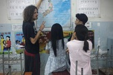 Ba chiêu kiếm tiền phổ biến nhất của khách Tây ở Việt Nam Ba chiêu kiếm tiền phổ biến nhất của khách Tây ở Việt Nam