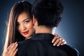 Tại sao đàn ông thích khoe vợ hấp dẫn Tại sao đàn ông thích khoe vợ hấp dẫn