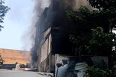 Căn nhà 3 tầng ở Sài Gòn bốc cháy giữa trưa Căn nhà 3 tầng ở Sài Gòn bốc cháy giữa trưa