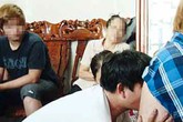 Thầy lang chữa bệnh kỳ dị thế này bảo sao chị em không khiếp vía Thầy lang chữa bệnh kỳ dị thế này bảo sao chị em không khiếp vía
