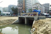 Du khách bức xúc vì cống nước hôi thối chảy ra biển Sầm Sơn Du khách bức xúc vì cống nước hôi thối chảy ra biển Sầm Sơn