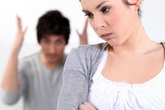 Chồng nhiều lần nhắn tin với khách hàng nữ Chồng nhiều lần nhắn tin với khách hàng nữ