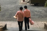 Hoa hậu Phương Nga cùng mẹ đến toà sau khi được tại ngoại Hoa hậu Phương Nga cùng mẹ đến toà sau khi được tại ngoại