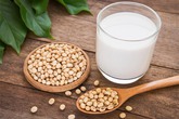 Những lưu ý khi uống sữa đậu nành: Không biết trước có thể gây hại cho sức khoẻ Những lưu ý khi uống sữa đậu nành: Không biết trước có thể gây hại cho sức khoẻ