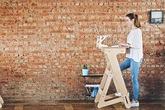 Chàng trai không ngờ chiếc bàn anh đóng cho người yêu đỡ đau lưng lại giúp anh kiếm bộn tiền Chàng trai không ngờ chiếc bàn anh đóng cho người yêu đỡ đau lưng lại giúp anh kiếm bộn tiền