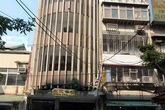 Lạ lùng tòa nhà không thang bộ, không thang máy vẫn phóng được xe vào tận cửa nhà Lạ lùng tòa nhà không thang bộ, không thang máy vẫn phóng được xe vào tận cửa nhà