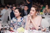 Mẹ Huyền My ốm vẫn tháp tùng con gái tại sự kiện Mẹ Huyền My ốm vẫn tháp tùng con gái tại sự kiện