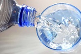Ai cũng đã từng uống nước sai theo cách này Ai cũng đã từng uống nước sai theo cách này
