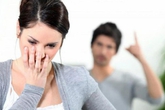Chồng chi ly tài chính khiến tôi chán nản Chồng chi ly tài chính khiến tôi chán nản