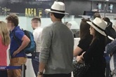 Kim Tae Hee lấy túi che bụng bầu khi bị 'chộp' ở sân bay Italy Kim Tae Hee lấy túi che bụng bầu khi bị 'chộp' ở sân bay Italy