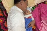 Bố chồng giặt chậu quần áo hộ con dâu mới sinh khiến bao người ngưỡng mộ Bố chồng giặt chậu quần áo hộ con dâu mới sinh khiến bao người ngưỡng mộ