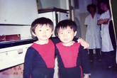 Hai cặp vợ chồng bị trao nhầm con tưởng họa mà được phúc Hai cặp vợ chồng bị trao nhầm con tưởng họa mà được phúc