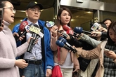 Helen Thanh Đào không xu dính túi, vất vưởng ở nhà bạn Helen Thanh Đào không xu dính túi, vất vưởng ở nhà bạn