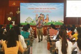 Bé tự do khám phá thế giới, không lo bị nhiễm giun Bé tự do khám phá thế giới, không lo bị nhiễm giun