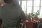 Câu chuyện đau lòng về cậu bé 4 tuổi ngồi bên thi thể mẹ suốt 2 ngày 3 đêm Câu chuyện đau lòng về cậu bé 4 tuổi ngồi bên thi thể mẹ suốt 2 ngày 3 đêm