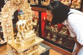 Ngô Thanh Vân sang Nepal để thỉnh Phật vàng Ngô Thanh Vân sang Nepal để thỉnh Phật vàng