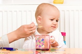 Con hết ê a ngậm cơm nhờ mẹ tìm đúng “thủ phạm” gây biếng ăn Con hết ê a ngậm cơm nhờ mẹ tìm đúng “thủ phạm” gây biếng ăn