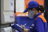 Xăng giảm giá gần 900 đồng một lít Xăng giảm giá gần 900 đồng một lít
