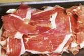 Lợn đen ăn sồi, ô liu giá 3,5 triệu/kg: Đắt khách nhà giàu Việt Lợn đen ăn sồi, ô liu giá 3,5 triệu/kg: Đắt khách nhà giàu Việt
