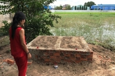 Vụ 2 anh em ôm nhau chết ở ruộng lúa: Người mẹ thất thần bên phần mộ mới đắp 2 con trai Vụ 2 anh em ôm nhau chết ở ruộng lúa: Người mẹ thất thần bên phần mộ mới đắp 2 con trai