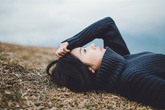 Không lo được cho bạn gái, tôi đành lòng nhìn gã đàn ông khác tán em… Không lo được cho bạn gái, tôi đành lòng nhìn gã đàn ông khác tán em…