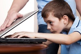 Bảo vệ con khỏi web đen: Giải pháp nào cho bố mẹ? Bảo vệ con khỏi web đen: Giải pháp nào cho bố mẹ?