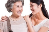 Tuyệt chiêu cho các nàng dâu để mẹ chồng yêu chiều như con gái Tuyệt chiêu cho các nàng dâu để mẹ chồng yêu chiều như con gái
