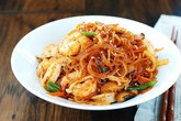 Miến xào hải sản bổ dưỡng, hấp dẫn cho những ngày chán cơm Miến xào hải sản bổ dưỡng, hấp dẫn cho những ngày chán cơm