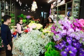 Doanh nhân chi 30 triệu đồng mua 99 bông hoa hồng phủ socola nhập khẩu tặng bạn gái dịp Valentine Doanh nhân chi 30 triệu đồng mua 99 bông hoa hồng phủ socola nhập khẩu tặng bạn gái dịp Valentine