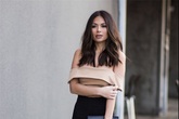Chỉ dài cỡ gang tay nhưng croptop hở vai vẫn khiến các quý cô mê mệt suốt hè 2017 Chỉ dài cỡ gang tay nhưng croptop hở vai vẫn khiến các quý cô mê mệt suốt hè 2017