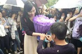 Người đàn ông bỏ 33 triệu làm bó hoa tiền tặng bạn gái Người đàn ông bỏ 33 triệu làm bó hoa tiền tặng bạn gái