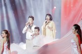 Cẩm Vân gây xúc động khi hát 'Cát bụi' cùng 2 học trò Đông Nhi Cẩm Vân gây xúc động khi hát 'Cát bụi' cùng 2 học trò Đông Nhi