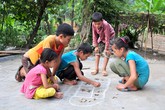 Văn hoá dân gian ở đâu trong đời sống trẻ thơ ngày nay? Văn hoá dân gian ở đâu trong đời sống trẻ thơ ngày nay?