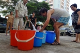 Thiếu nước sinh hoạt, nhiều gia đình KĐT Đại Kim ngậm ngùi bỏ 3 triệu đồng/20 ngày mua nước sạch Thiếu nước sinh hoạt, nhiều gia đình KĐT Đại Kim ngậm ngùi bỏ 3 triệu đồng/20 ngày mua nước sạch