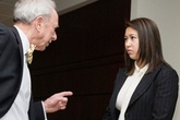 Các chị ơi, em sống khốn khổ vì sự hành hạ của bố chồng Các chị ơi, em sống khốn khổ vì sự hành hạ của bố chồng