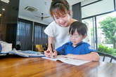 Lần đầu con vào lớp 1, bà xã Lý Hải có mẹo gì hay? Lần đầu con vào lớp 1, bà xã Lý Hải có mẹo gì hay?