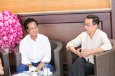 Danh ca Chế Linh “xui” ông trùm Phan Quân mạnh dạn hát Bolero Danh ca Chế Linh “xui” ông trùm Phan Quân mạnh dạn hát Bolero