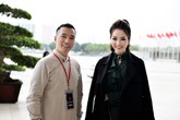 Á hậu Thụy Vân vui vẻ tạo dáng bên NTK Đỗ Trịnh Hoài Nam Á hậu Thụy Vân vui vẻ tạo dáng bên NTK Đỗ Trịnh Hoài Nam