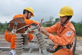 Truyền tải điện Hà Nội những ngày cao điểm nắng nóng: “Không ngừng cung cấp điện bởi bất cứ lí do gì” Truyền tải điện Hà Nội những ngày cao điểm nắng nóng: “Không ngừng cung cấp điện bởi bất cứ lí do gì”