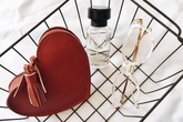 Túi thiết kế của Việt Nam giờ không chỉ đẹp mà còn trendy chẳng kém gì túi hiệu đắt đỏ Túi thiết kế của Việt Nam giờ không chỉ đẹp mà còn trendy chẳng kém gì túi hiệu đắt đỏ