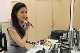 Đột nhập hậu trường trước giờ lên sóng của MC VTV Đột nhập hậu trường trước giờ lên sóng của MC VTV