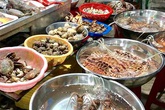 Đi chợ hải sản tự chọn với giá rẻ “giật mình” ở Lý Sơn Đi chợ hải sản tự chọn với giá rẻ “giật mình” ở Lý Sơn