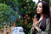 Diễn viên Linh Nga thăm lại ngôi chùa giúp cô thoát khỏi bể khổ Diễn viên Linh Nga thăm lại ngôi chùa giúp cô thoát khỏi bể khổ
