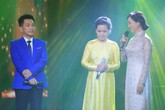 Khánh Ly đong đầy cảm xúc trong đêm nhạc kỷ niệm 55 năm ca hát Khánh Ly đong đầy cảm xúc trong đêm nhạc kỷ niệm 55 năm ca hát
