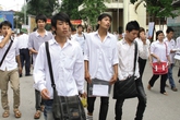 Trường tăng học phí theo lộ trình, sinh viên kêu trời Trường tăng học phí theo lộ trình, sinh viên kêu trời