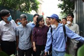 Dân Tây Hồ bất ngờ vì ổ truyền sốt xuất huyết trú lọ hoa cây phất lộc góc nhà Dân Tây Hồ bất ngờ vì ổ truyền sốt xuất huyết trú lọ hoa cây phất lộc góc nhà