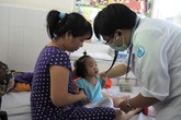 Vừa lo dịch sốt xuất huyết, lại lo bệnh tay chân miệng tăng cao Vừa lo dịch sốt xuất huyết, lại lo bệnh tay chân miệng tăng cao